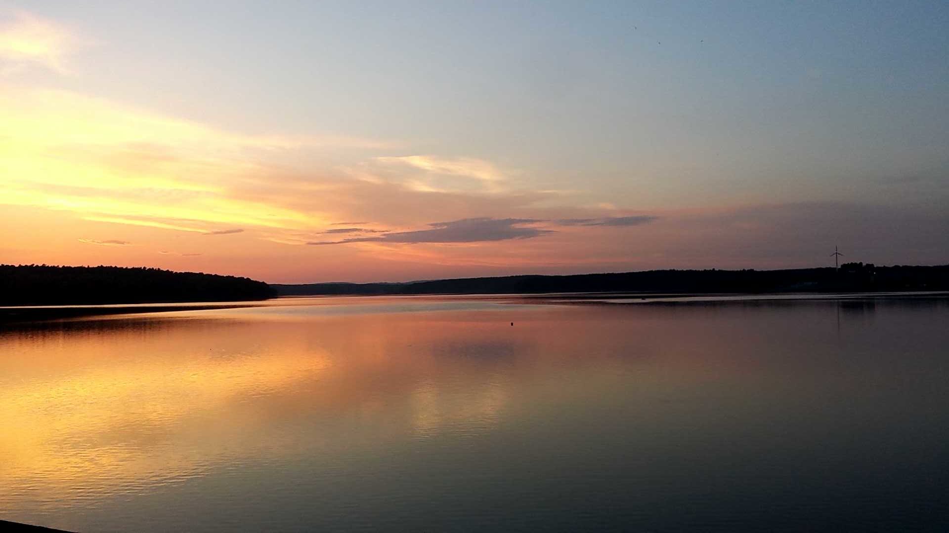 jezioro Chańcza o zachodzie słońca