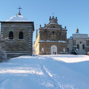 Święty krzyż zimą Atrakcje W Górach Świętokrzyskich